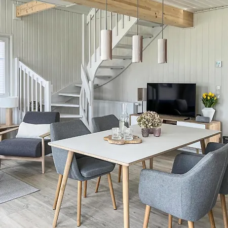 Holiday home Awesome In